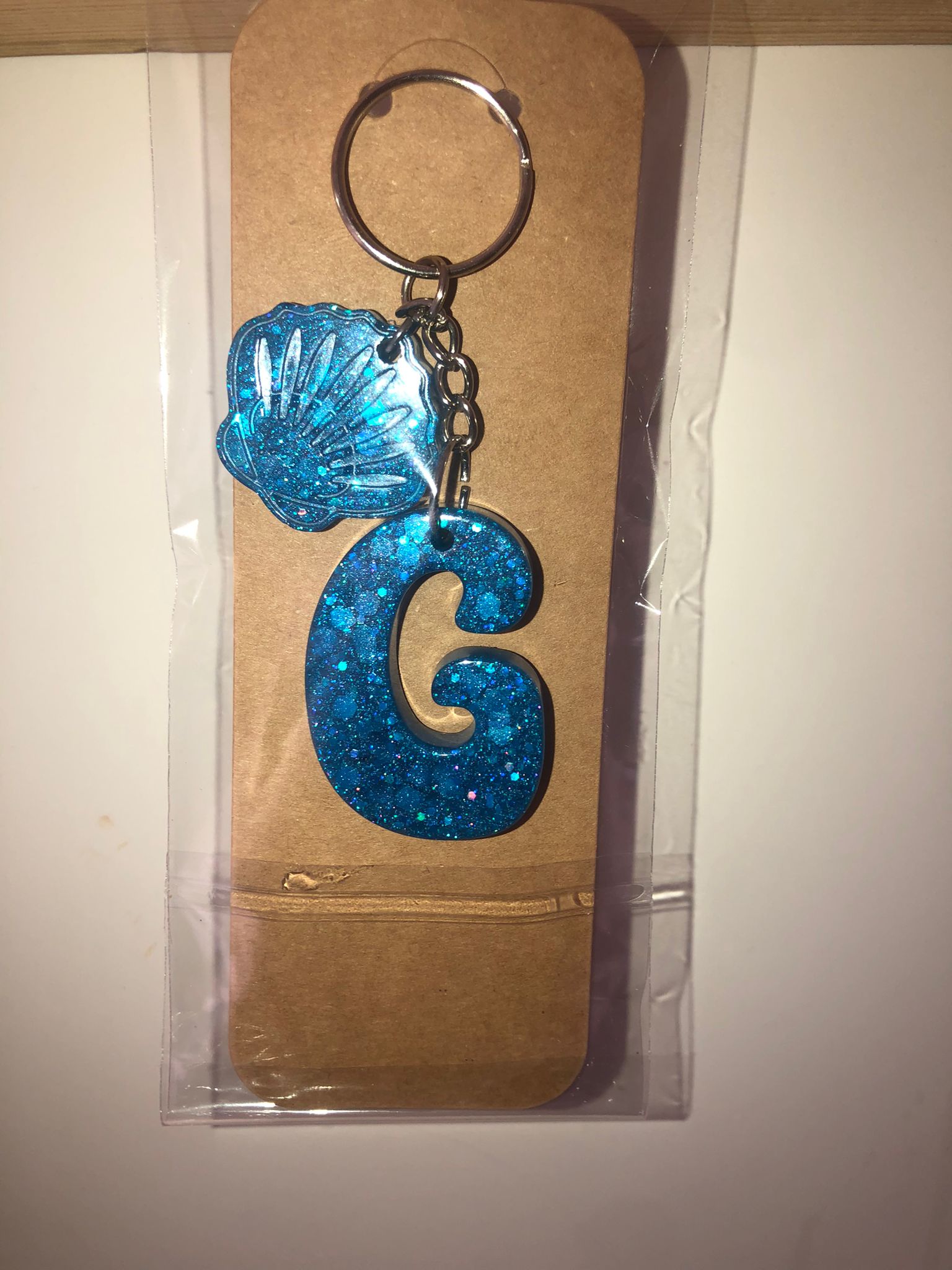 Custom Glitter Resin Letter 'G' Keychain – Full Ocean Blue