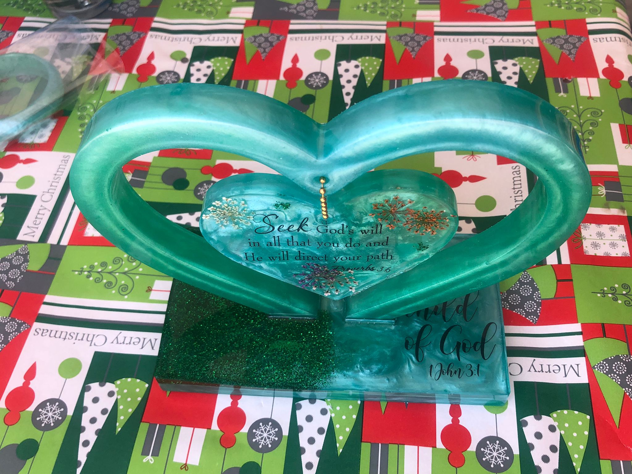 Handcrafted Teal Resin Double Heart Decor with Biblical Scripture